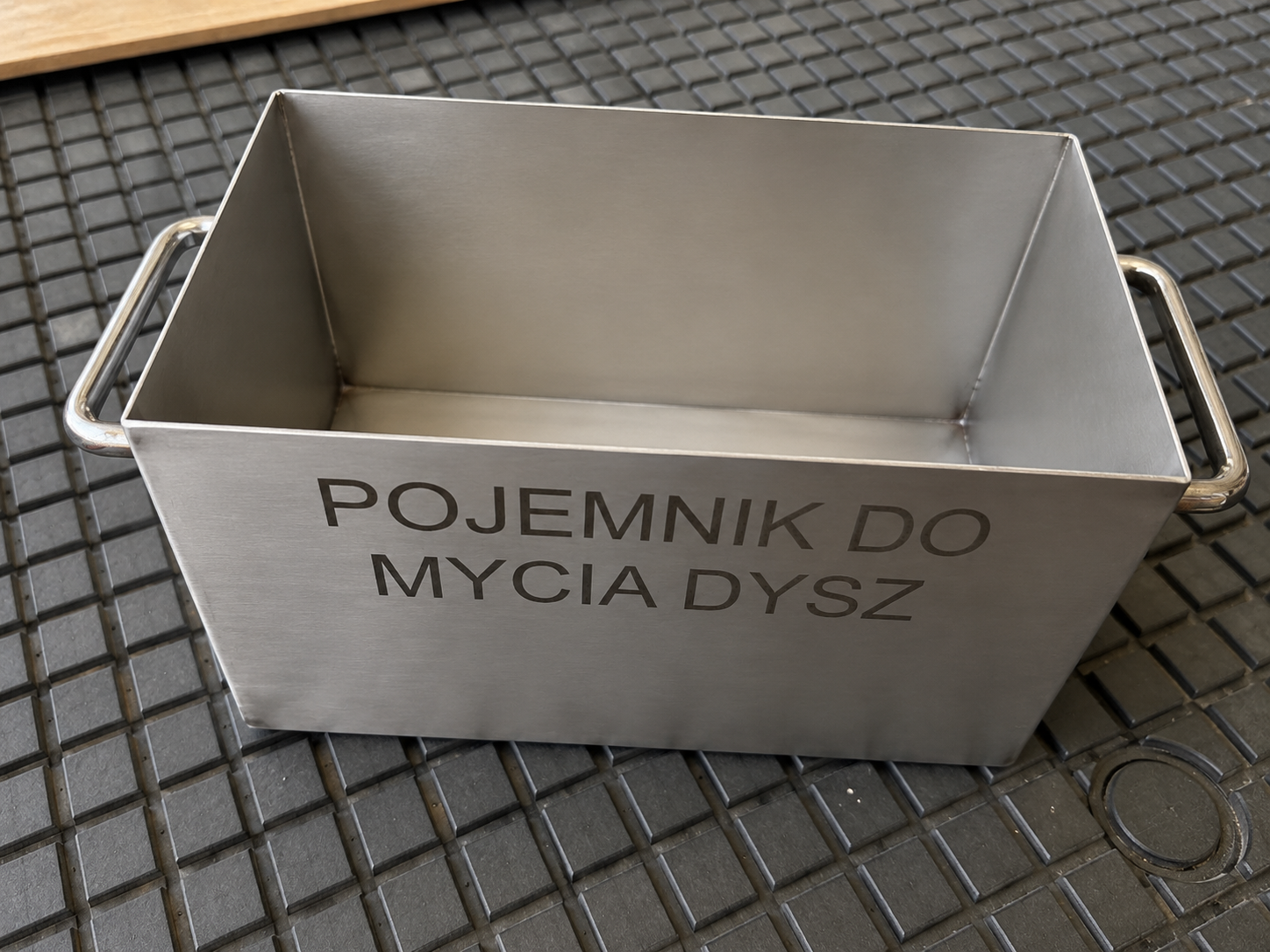 Pojemnik ze stali nierdzewnej z grawerem laserowym