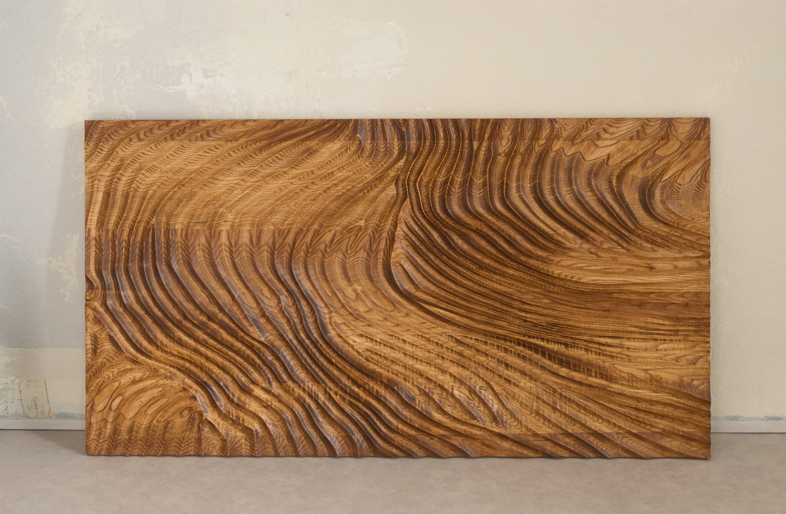 Płaskorzeźba ścienna drewniana 115 × 65 cm
