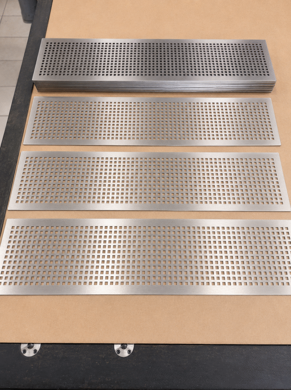 Kratka Maskownica ze stali nierdzewnej 750x200x2mm Satynowana