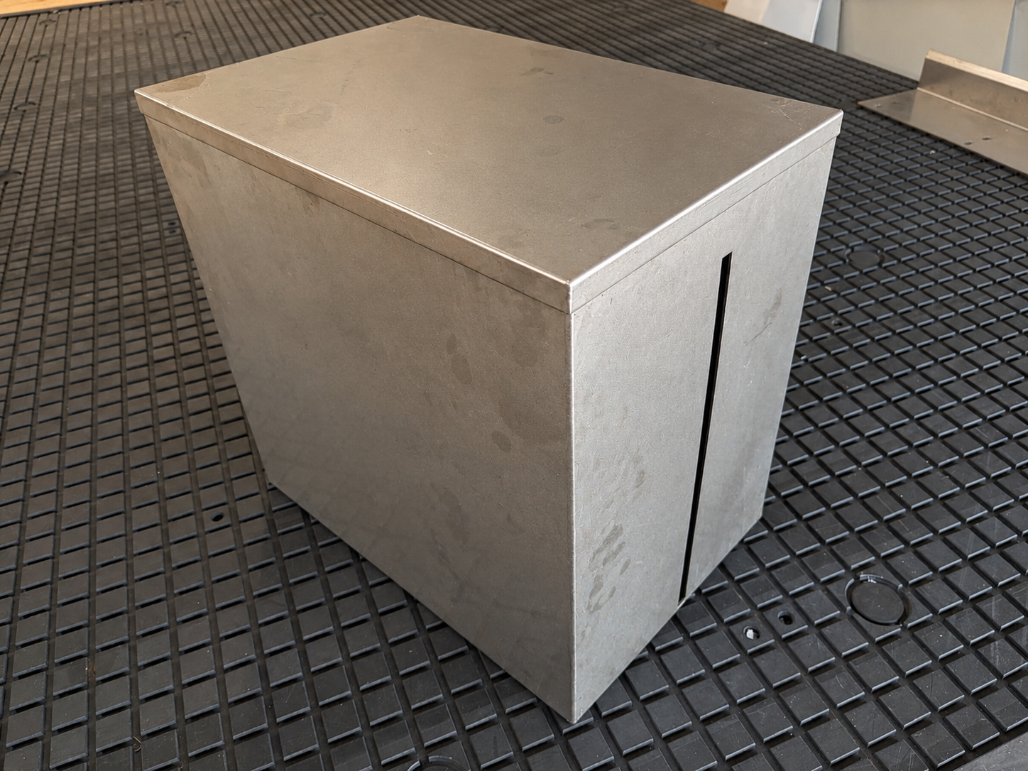 Pojemnik ze stali nierdzewnej z pokrywą – 370 × 250 × 350 mm