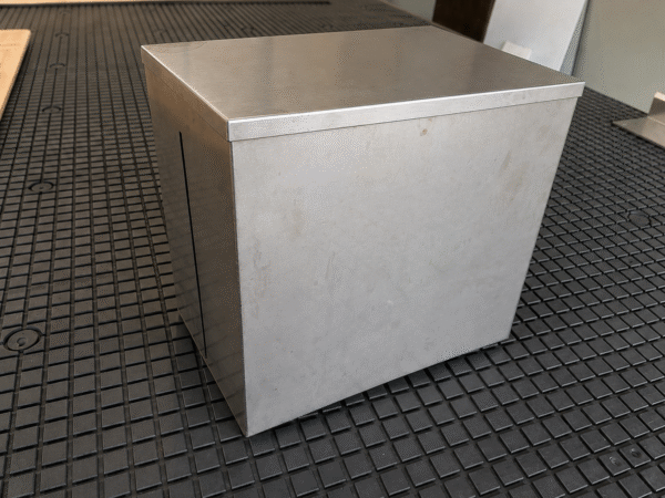 Pojemnik ze stali nierdzewnej z pokrywą – 370 × 250 × 350 mm