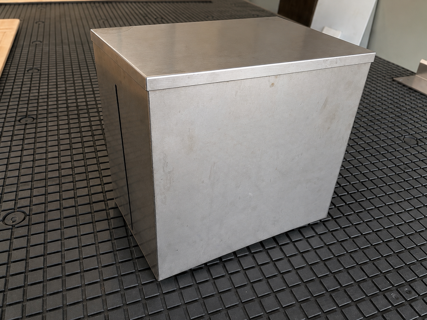 Pojemnik ze stali nierdzewnej z pokrywą – 370 × 250 × 350 mm