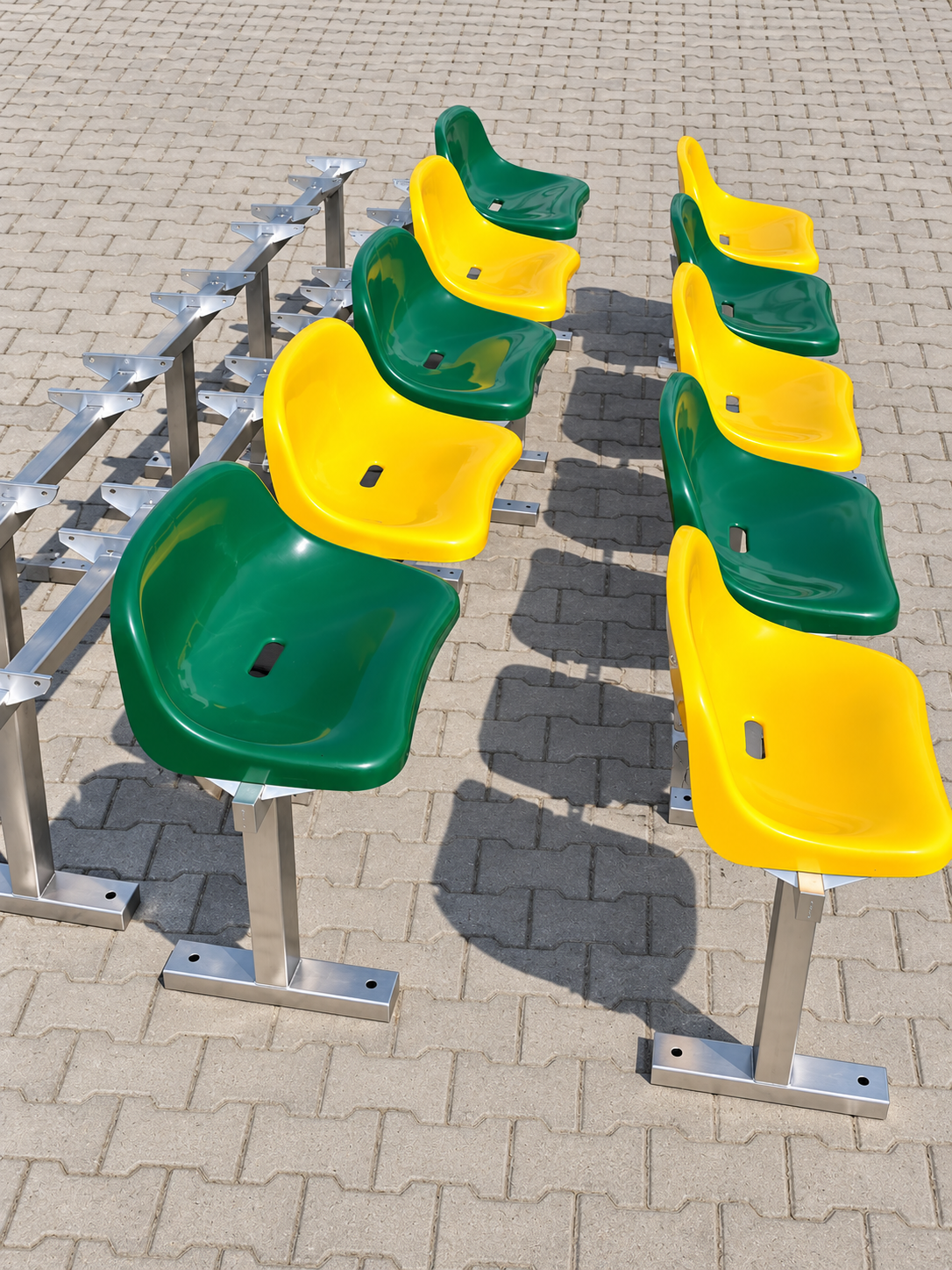 Nierdzewny stelaż jednorzędowej ławki sportowej z profilem 50 × 30 × 3 mm